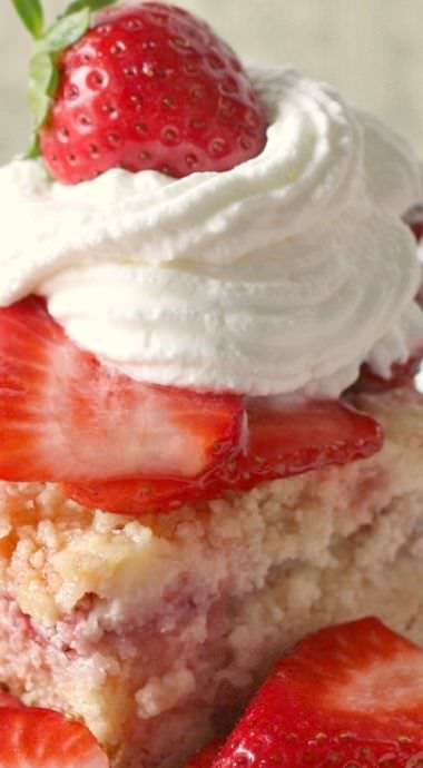 Strawberry Shortcake Ooey Gooey Butter Cake ⋆ Food Curation